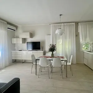 Stunning 300mt By The Sea Dei Marmi Italia